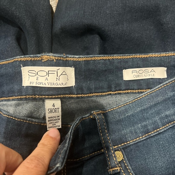 Sofia Vergara Jeans size 4 short - Picture 2 of 6